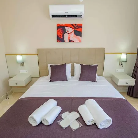 Luxury 4 Bedroom With Private Pool, 1003 Fethiye