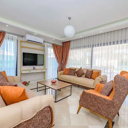 Luxury 4 Bedroom With Private Pool, 1003 Villa Fethiye