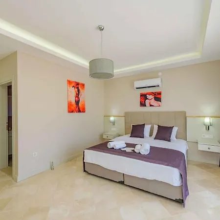 Villa Luxury 4 Bedroom With Private Pool, 1003 Fethiye