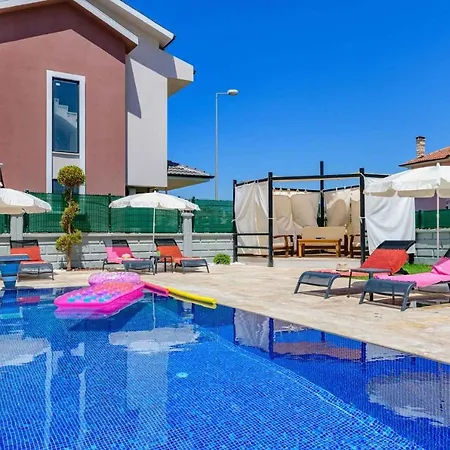 Luxury 4 Bedroom With Private Pool, 1003 Villa